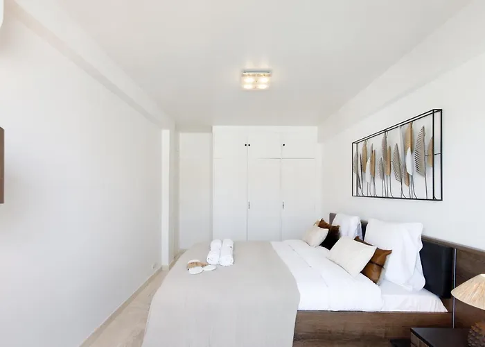 Royal Palm Yourhosthelper Cannes