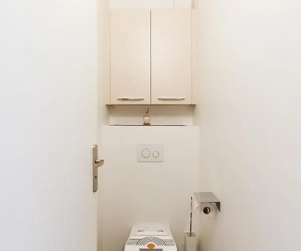 Royal Palm Yourhosthelper * 칸느