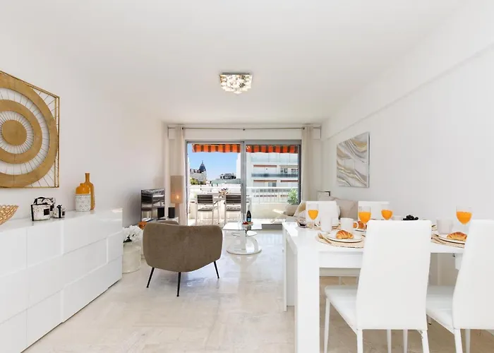 Royal Palm Yourhosthelper