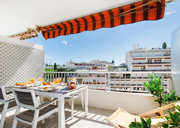 Royal Palm Yourhosthelper