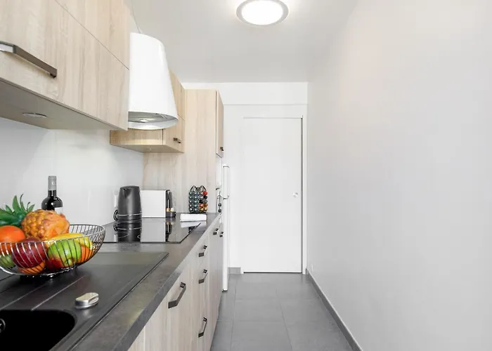 Royal Palm Yourhosthelper