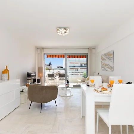 Royal Palm Yourhosthelper